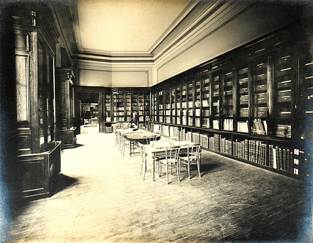 Intérieur de la bibliothèque municipale, rue Gambetta