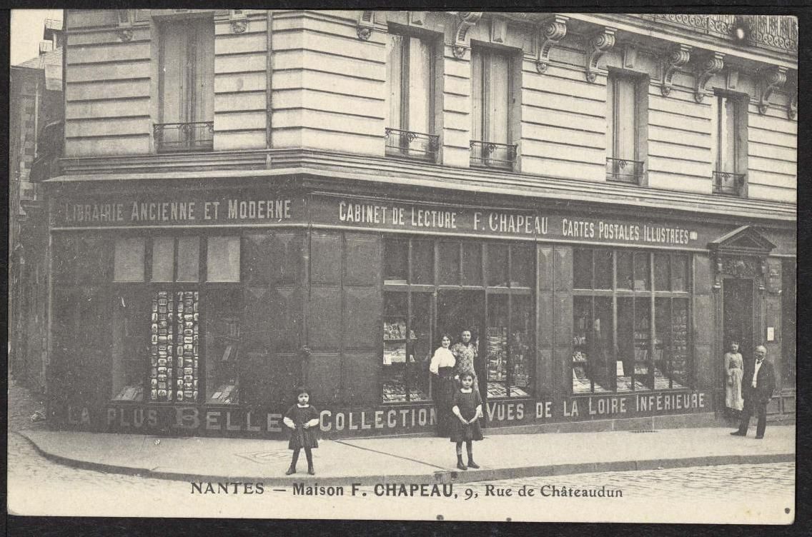 Carte postale ancienne représentant le magasin de François Chapeau à Nantes