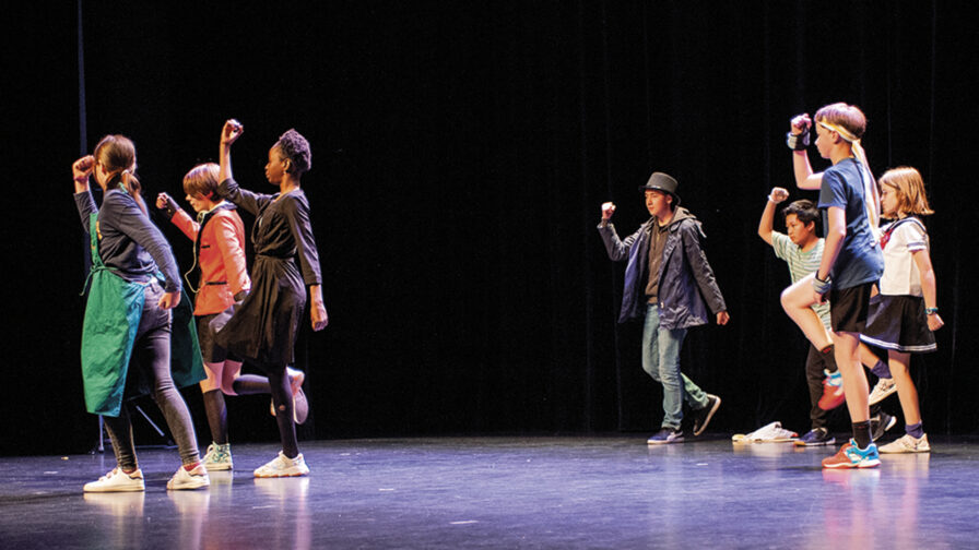 Spectacle theatre scene ouverte