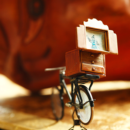 Bicycle, kamishibai , horror , mask , miniature , narrator , pla